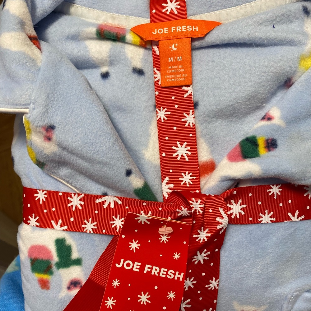 FLEECE PYJAMAS from Joe Fresh. Womens’ size medium.